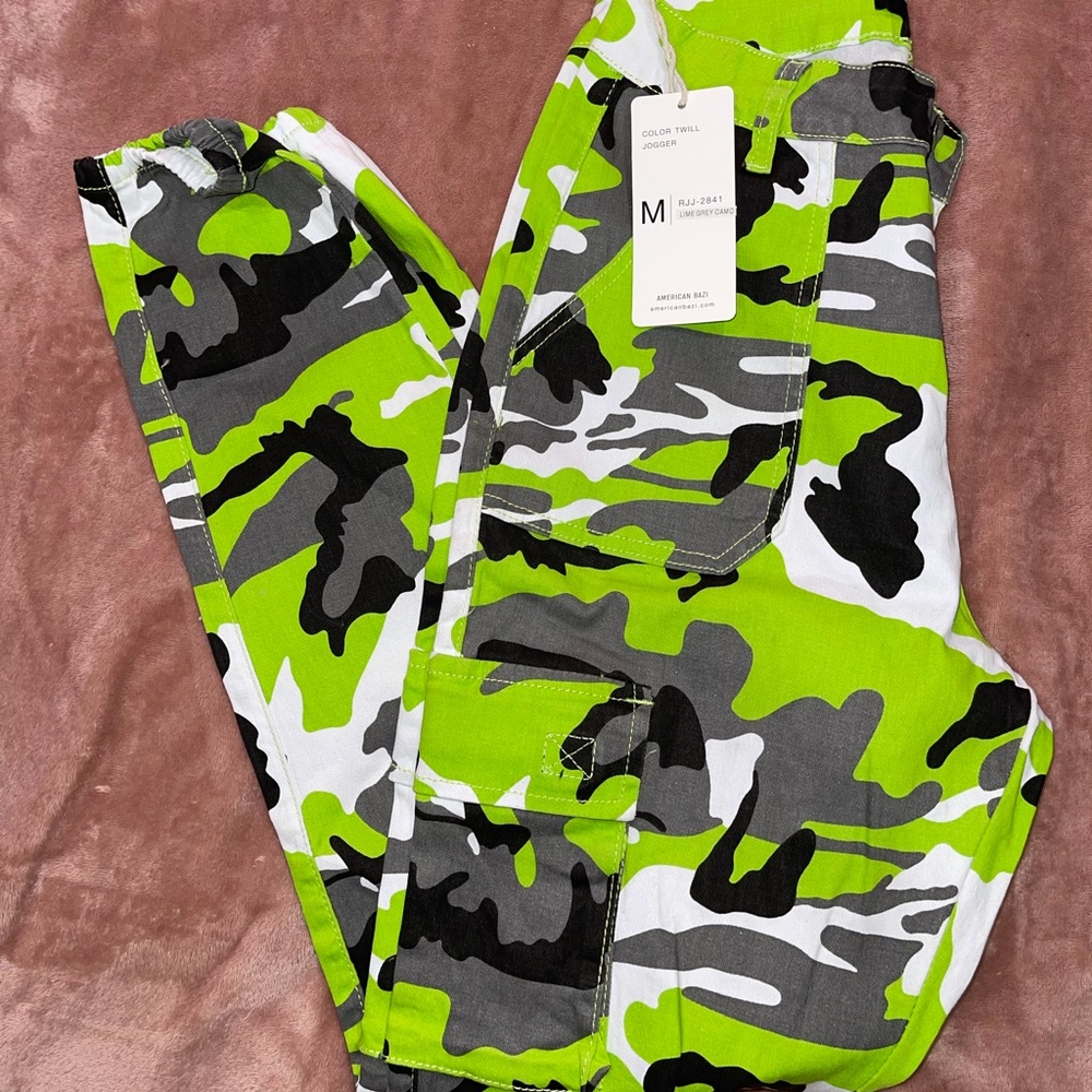 LIME GREEN CAMO PANTS SZ M